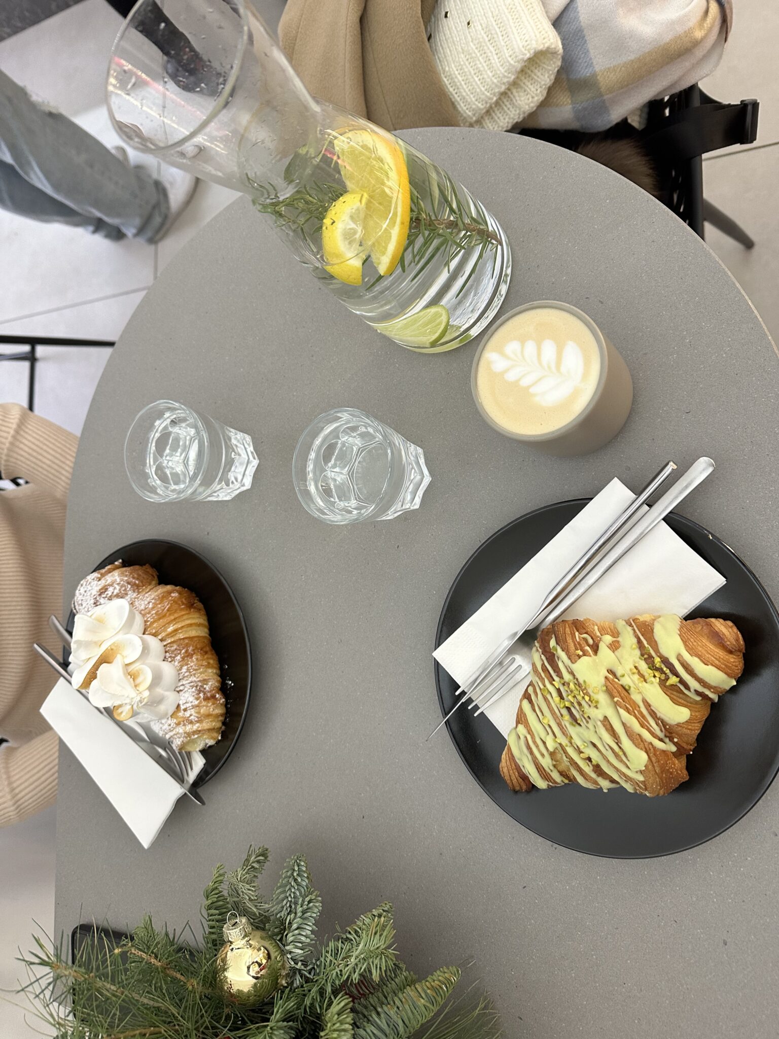 Croissants with pistachio
