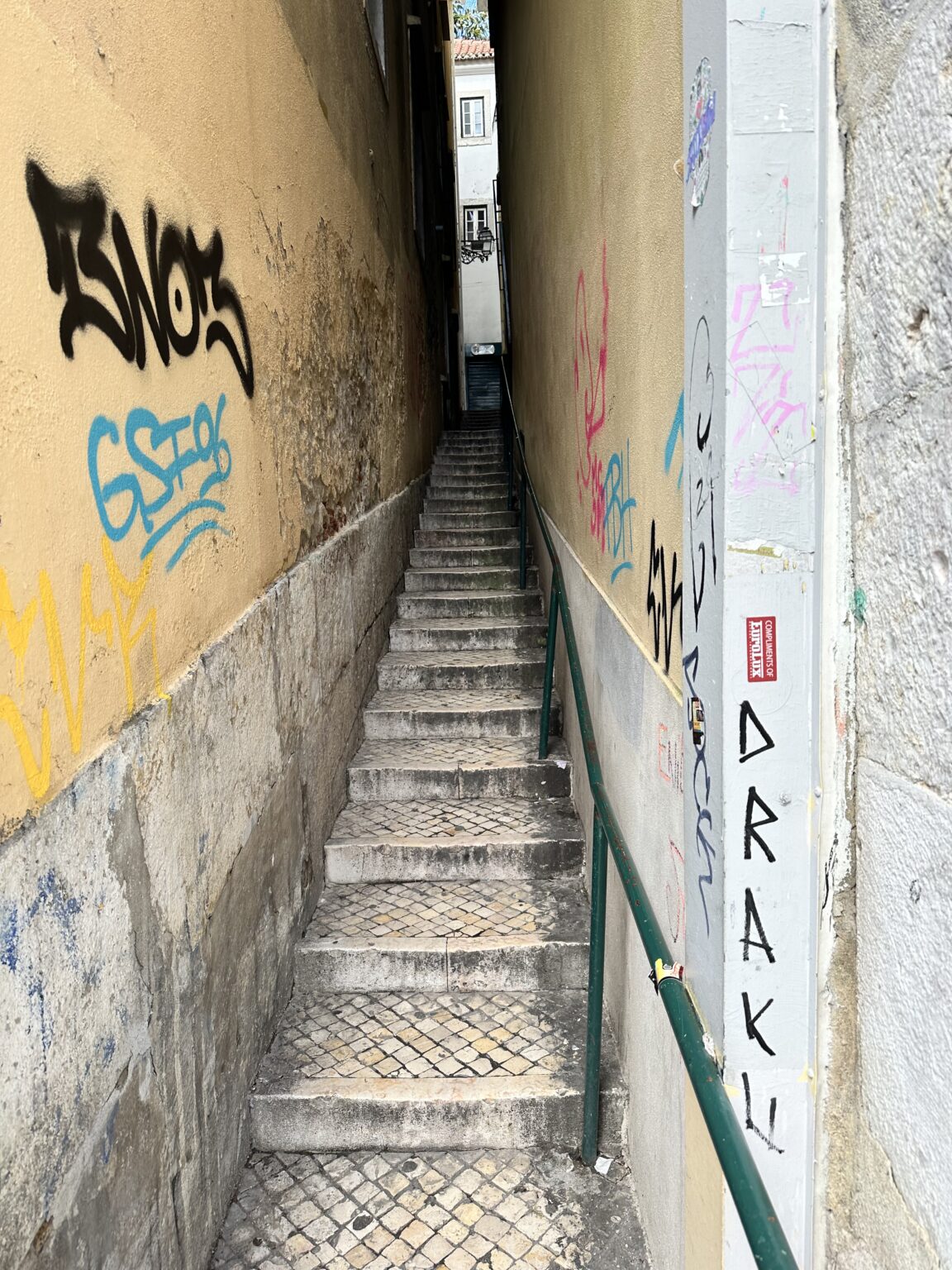 The narrowest street Lisbon