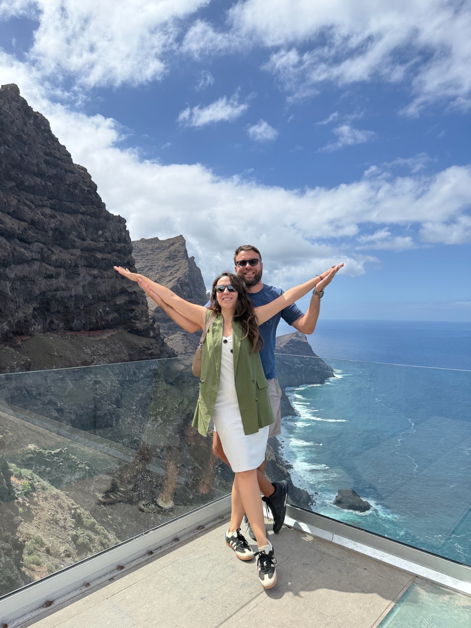 Vanja and Milos, a happy digital nomad couple in Gran Canaria