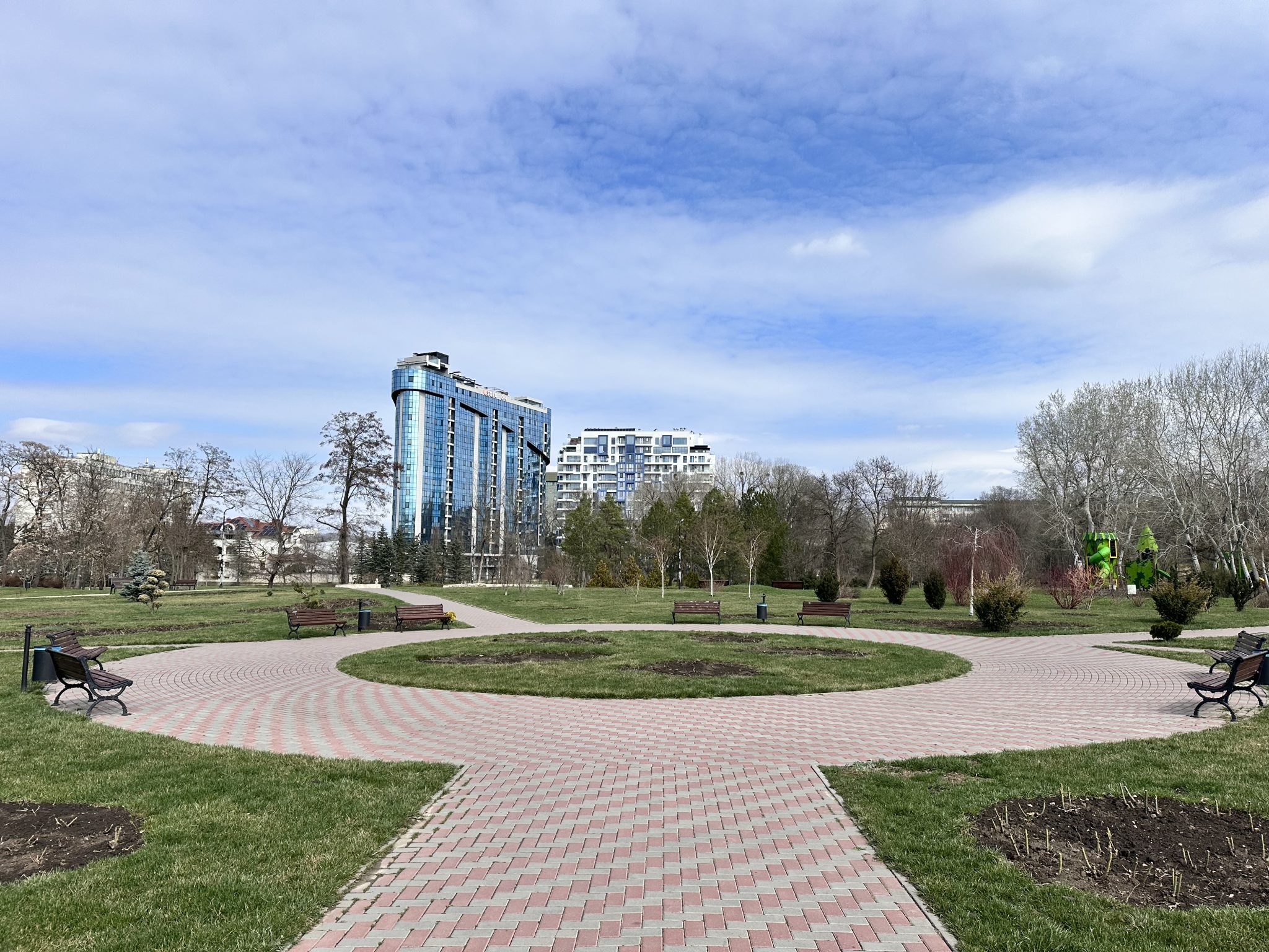 Alunelul Public Garden